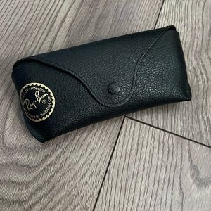 Raybans glasses case ONLY with lense cleaner cloth